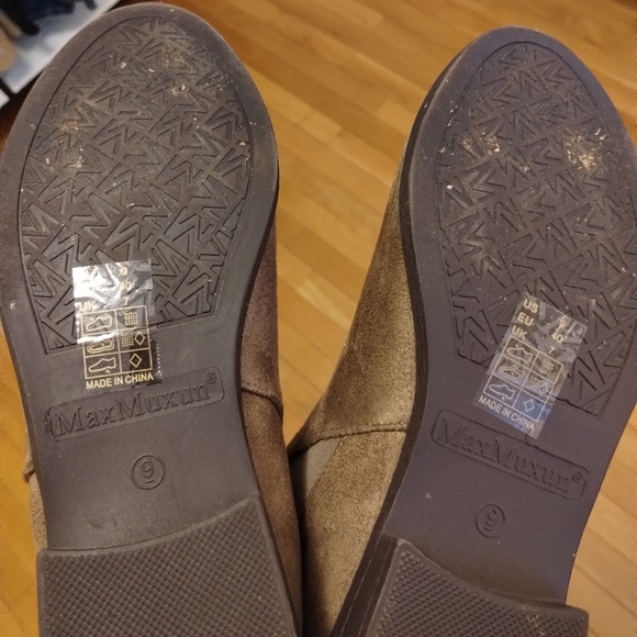 Chelsea Flat Ankle Booties - Picture 13 of 13